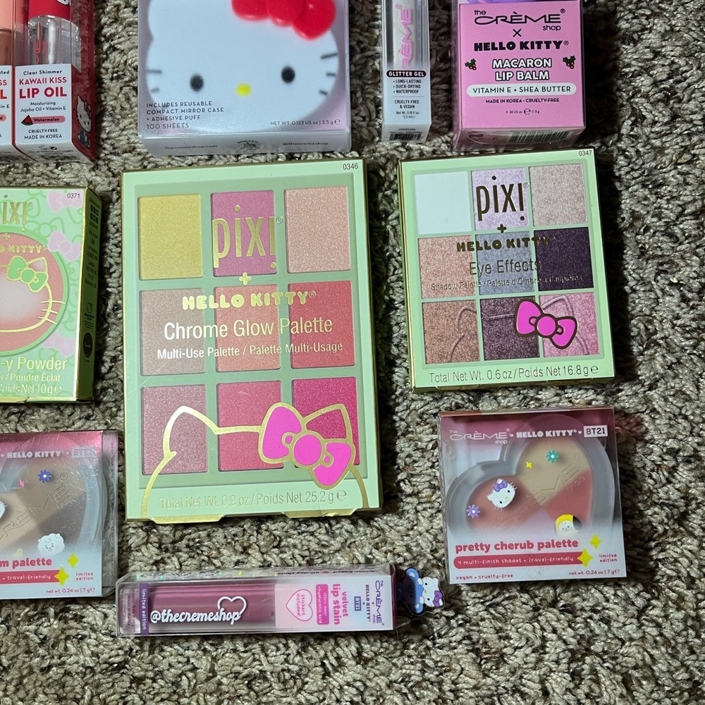 Hello Kitty Makeup Collection - Picture 8 of 8